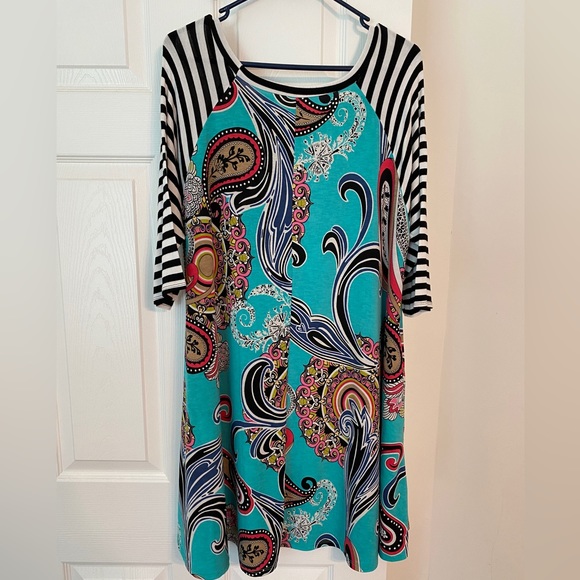 Boutique Dress - Picture 2 of 3